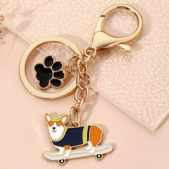 NEW! Enamel Pembroke Welsh Corgi Skateboard🛹 Keychain/Bag 🎒👜 Charm ~ 🐕 🎁 🐾 - Picture 3 of 8